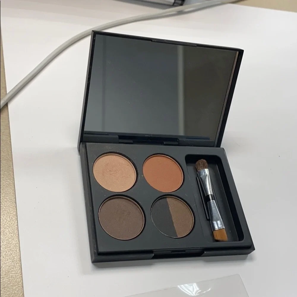 Amazing Cosmetics Suede Collection Nutmeg Shadow